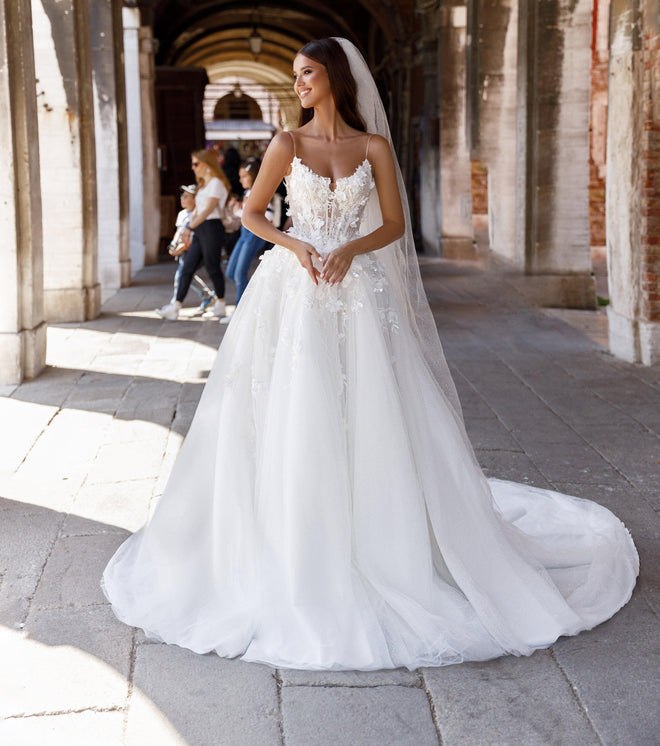 Molly - Wedding Store Nikolina GmbH