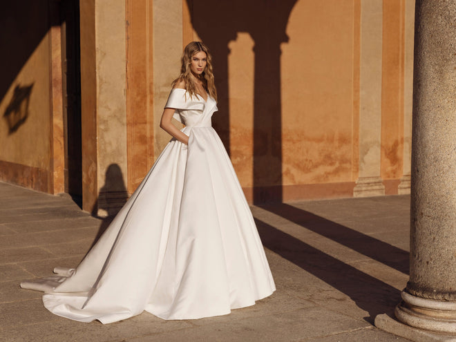 Witney - Wedding Store Nikolina GmbH