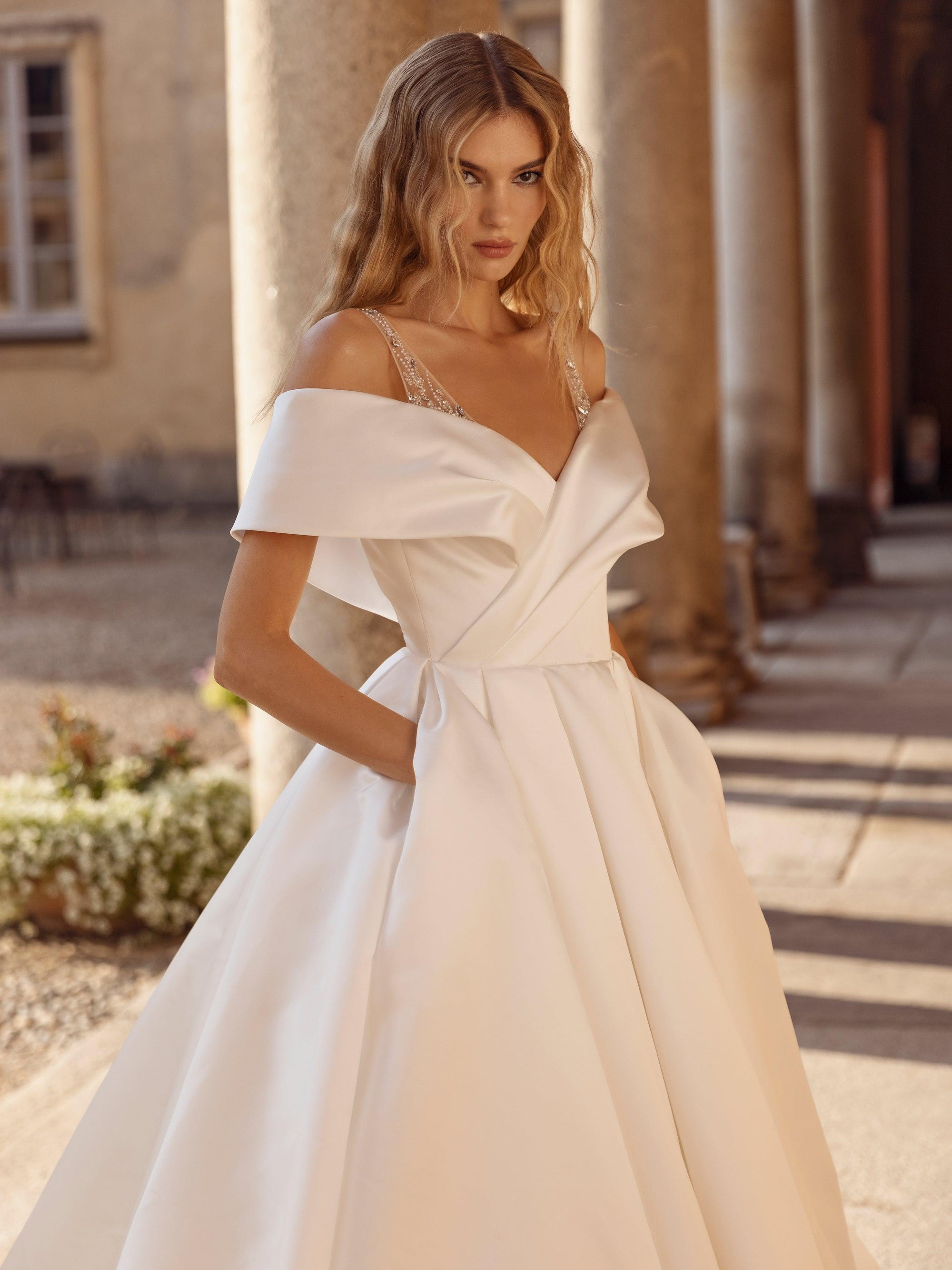 Witney - Wedding Store Nikolina GmbH 